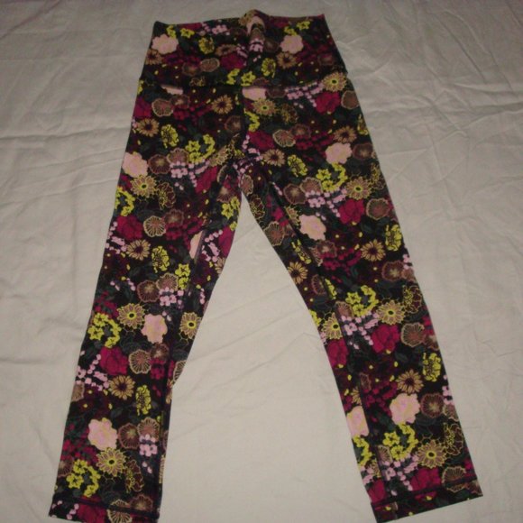 Lululemon Wunder Unders, Size 4 - Picture 2 of 3